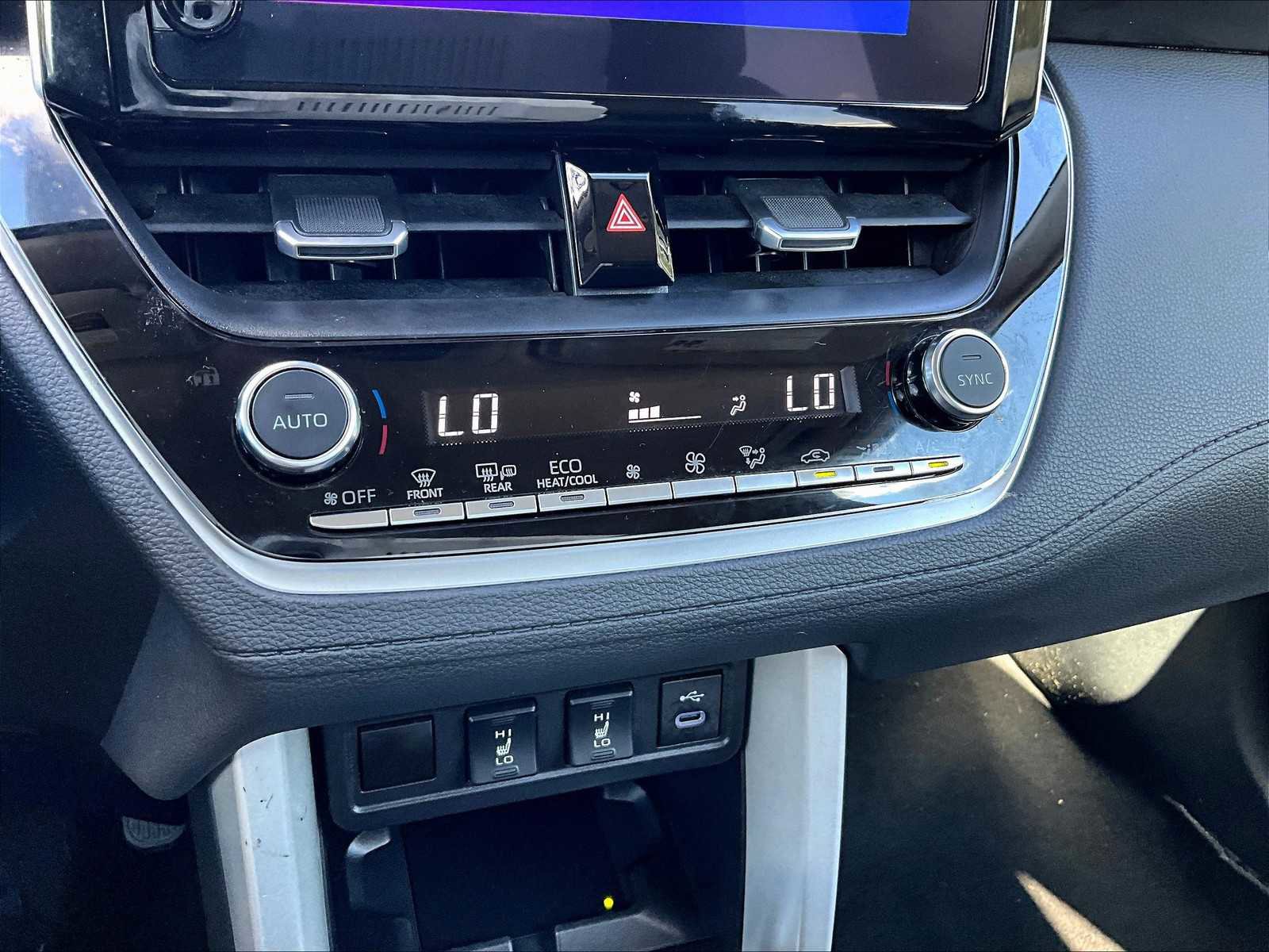 Used 2025 Toyota Corolla Cross XLE image 26