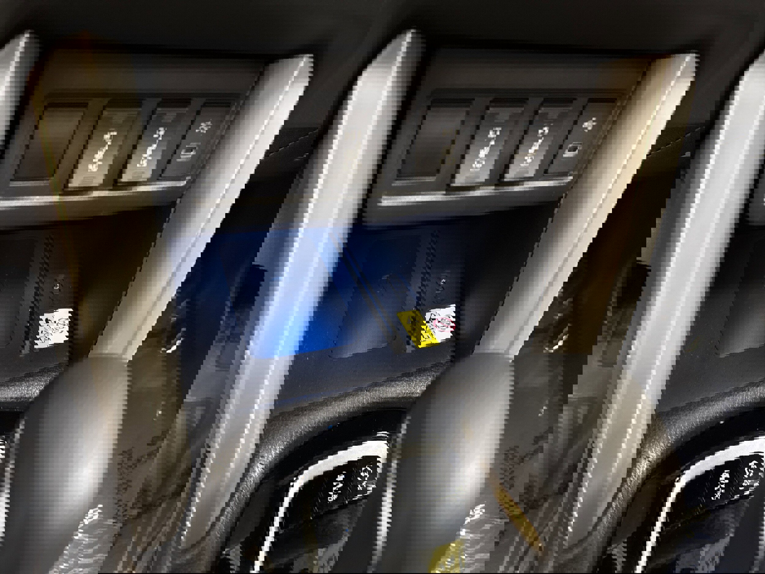 Used 2023 Toyota Corolla Cross XLE w/ Convenience Package image 31