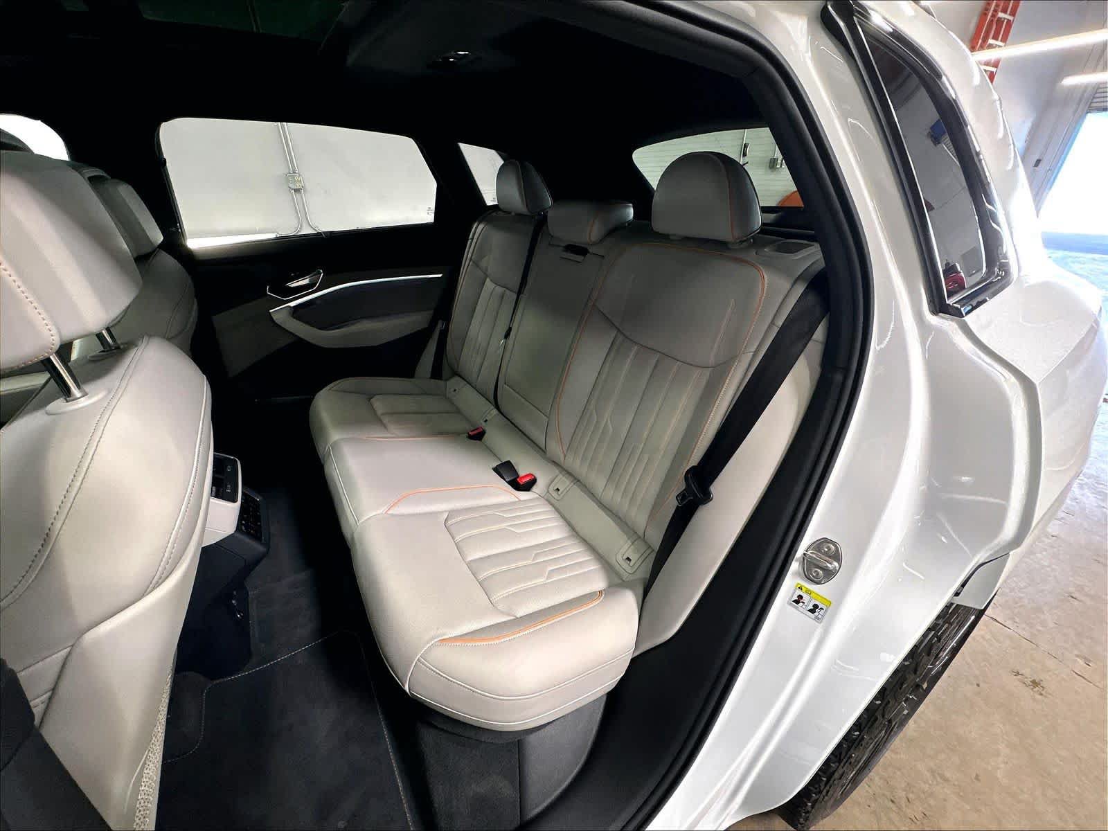 Certified 2024 Audi Q8 e-tron Prestige AWD/4WD image 28