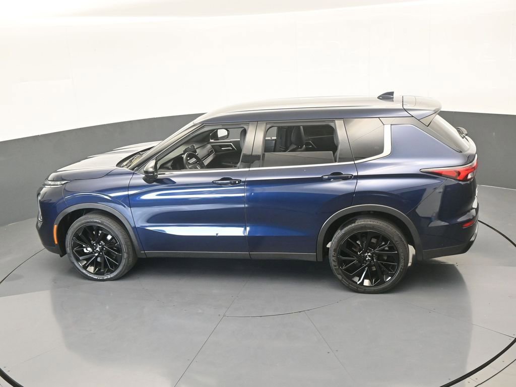 Used 2023 Mitsubishi Outlander SE image 56