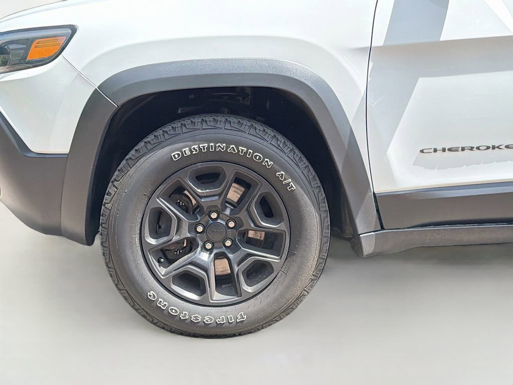 Used 2020 Jeep Cherokee Trailhawk w/ Cold Weather Group AWD/4WD image 34