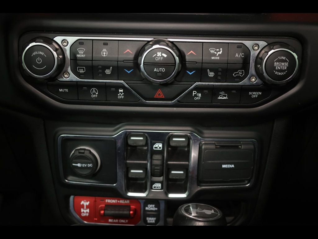 Used 2022 Jeep Wrangler Unlimited Rubicon w/ LED Lighting Group AWD/4WD image 22