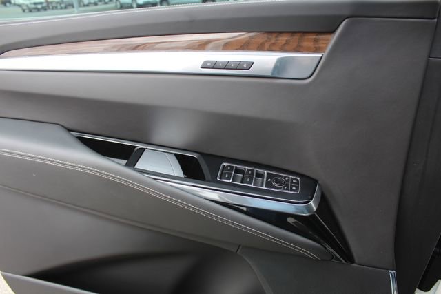 Used 2025 Cadillac Escalade ESV Sport Platinum w/ LPO, Floor Liner Package AWD/4WD image 40