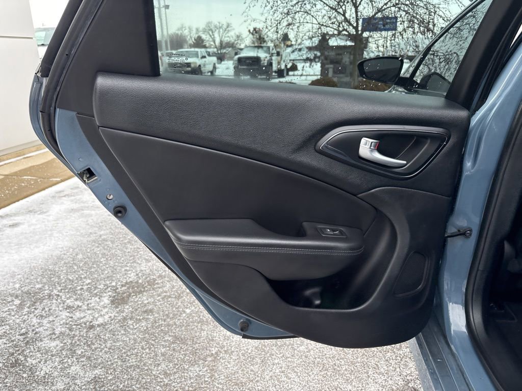 Used 2015 Chrysler 200 S w/ Comfort Group image 34