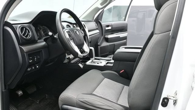 Used 2017 Toyota Tundra SR5 w/ SR5 Upgrade Package AWD/4WD image 22