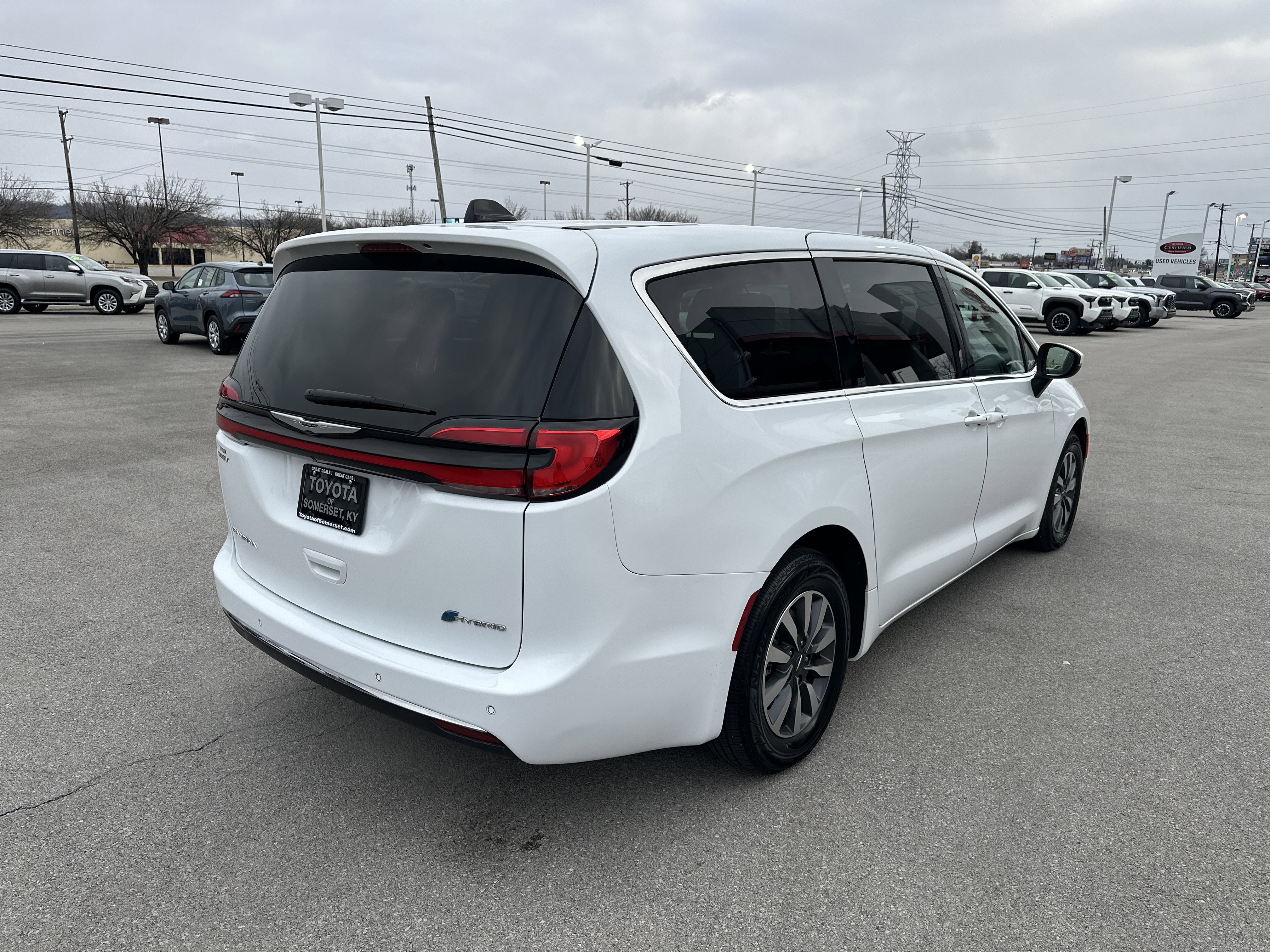Used 2023 Chrysler Pacifica Touring-L image 5