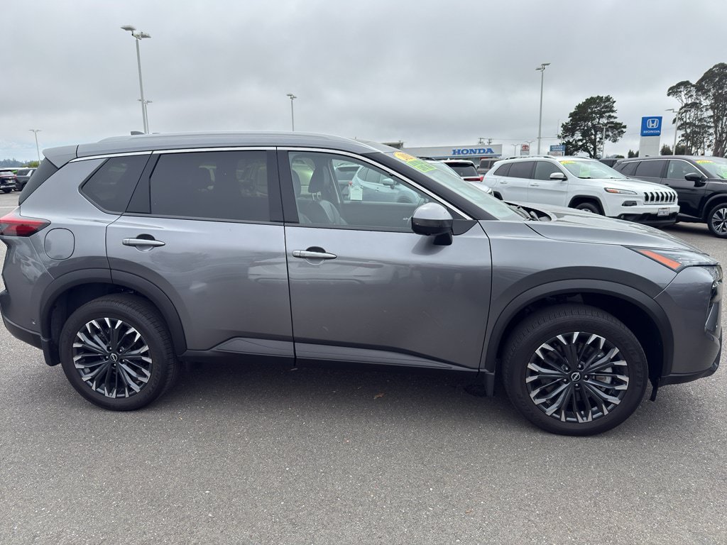 Used 2025 Nissan Rogue SL w/ Tech Package AWD/4WD image 7