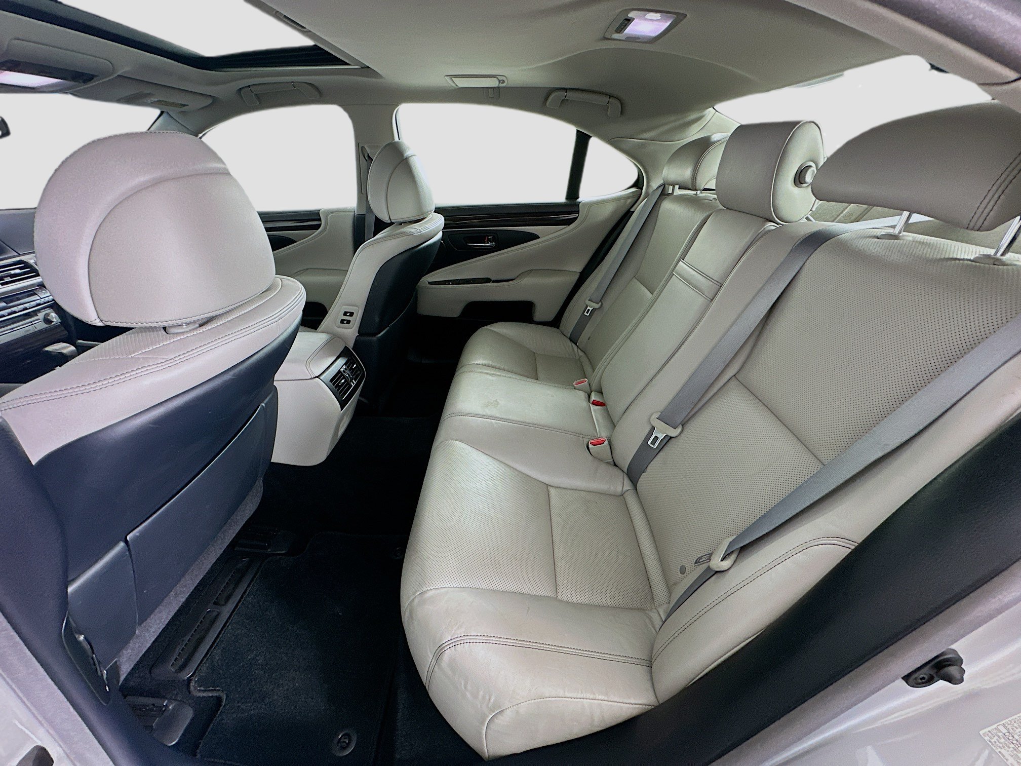 Used 2017 Lexus LS 460 w/ Comfort Package RWD image 29