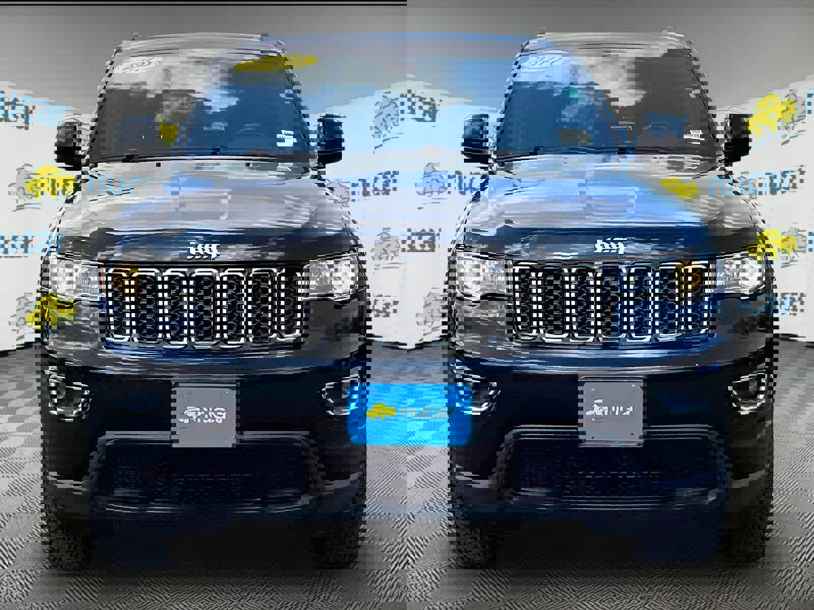 Used 2020 Jeep Grand Cherokee Laredo image 2