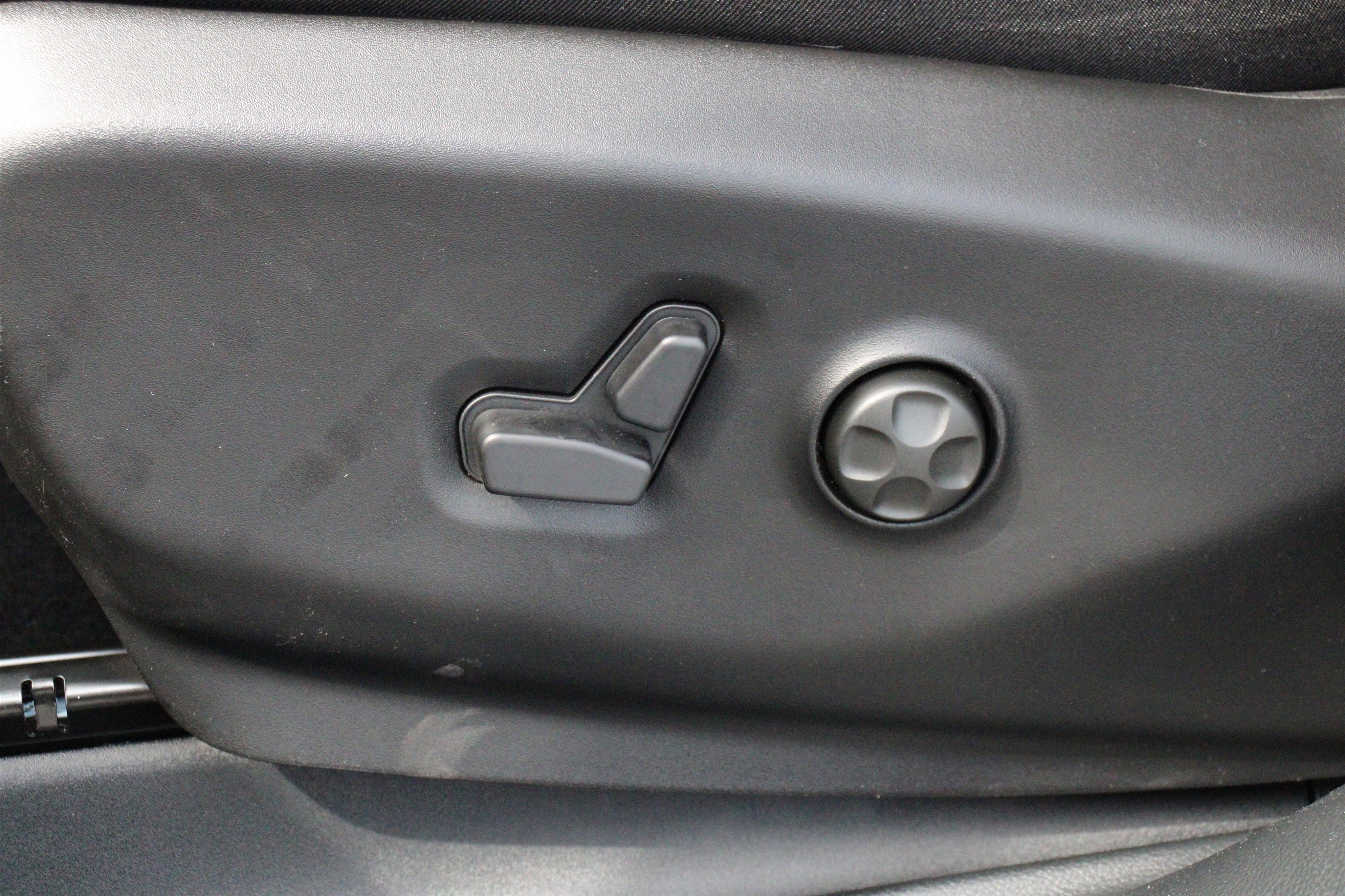 New 2026 Chrysler Pacifica Select FWD image 4