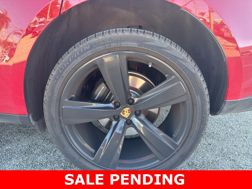 Used 2024 Porsche Macan image 12