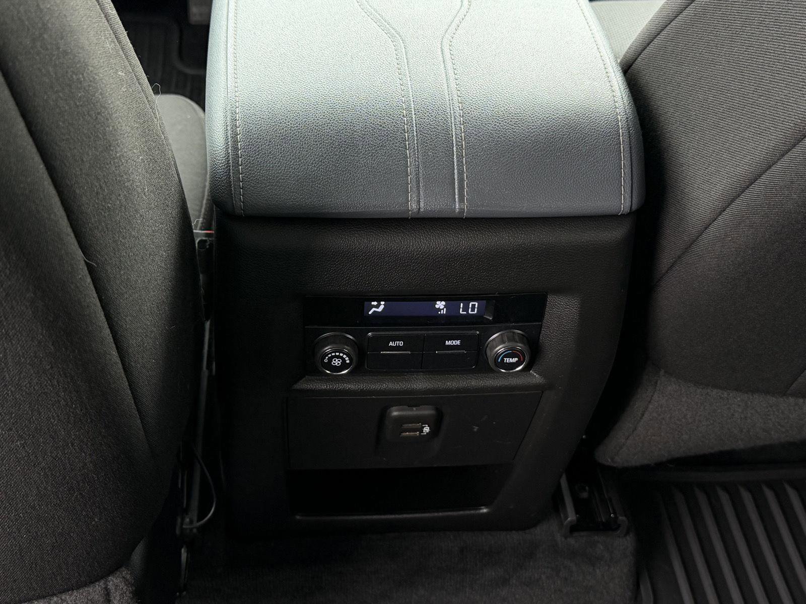 Used 2021 Chevrolet Traverse LT FWD image 7