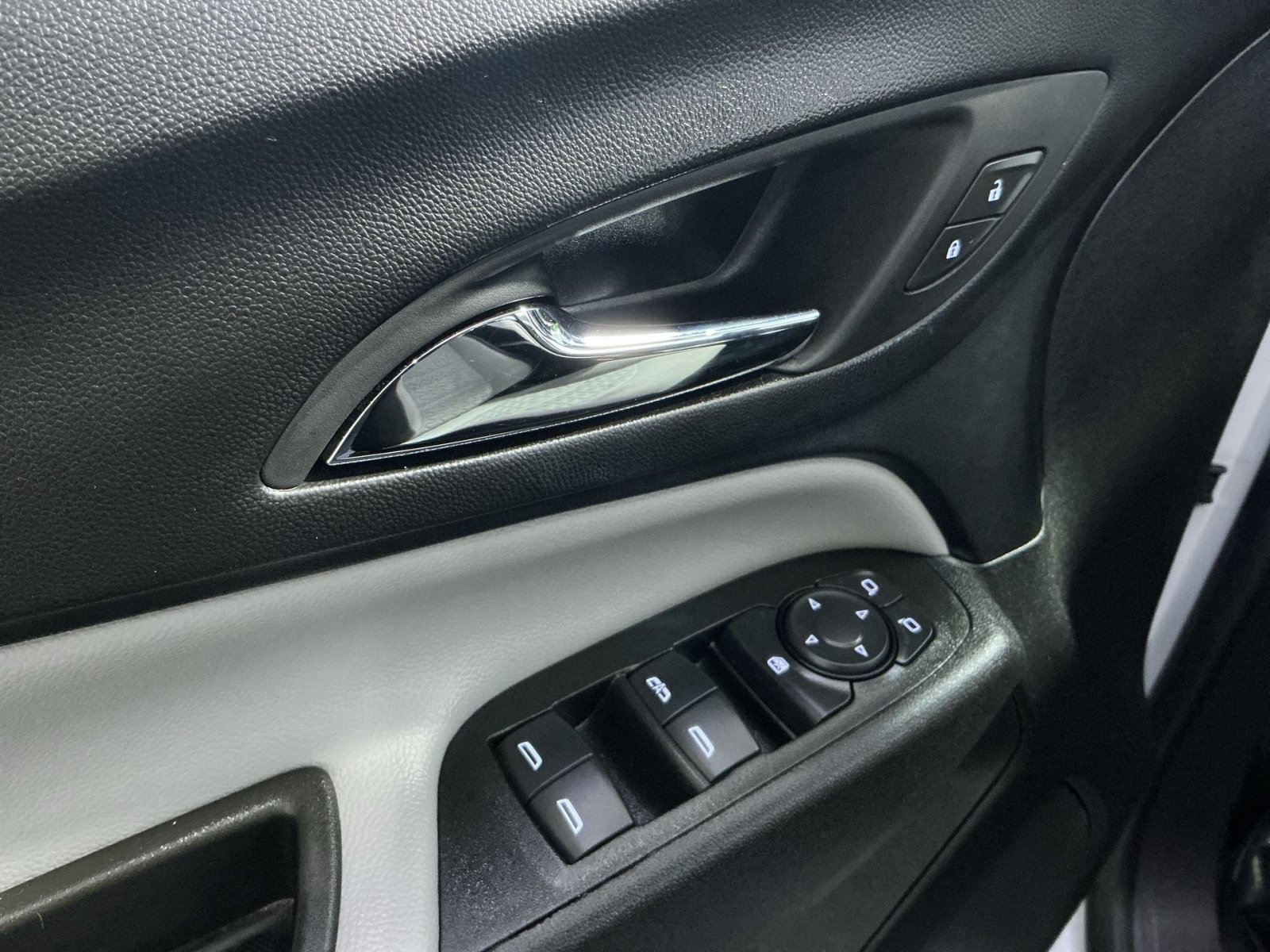Used 2024 Chevrolet Equinox LS w/ LS Convenience Package FWD image 16