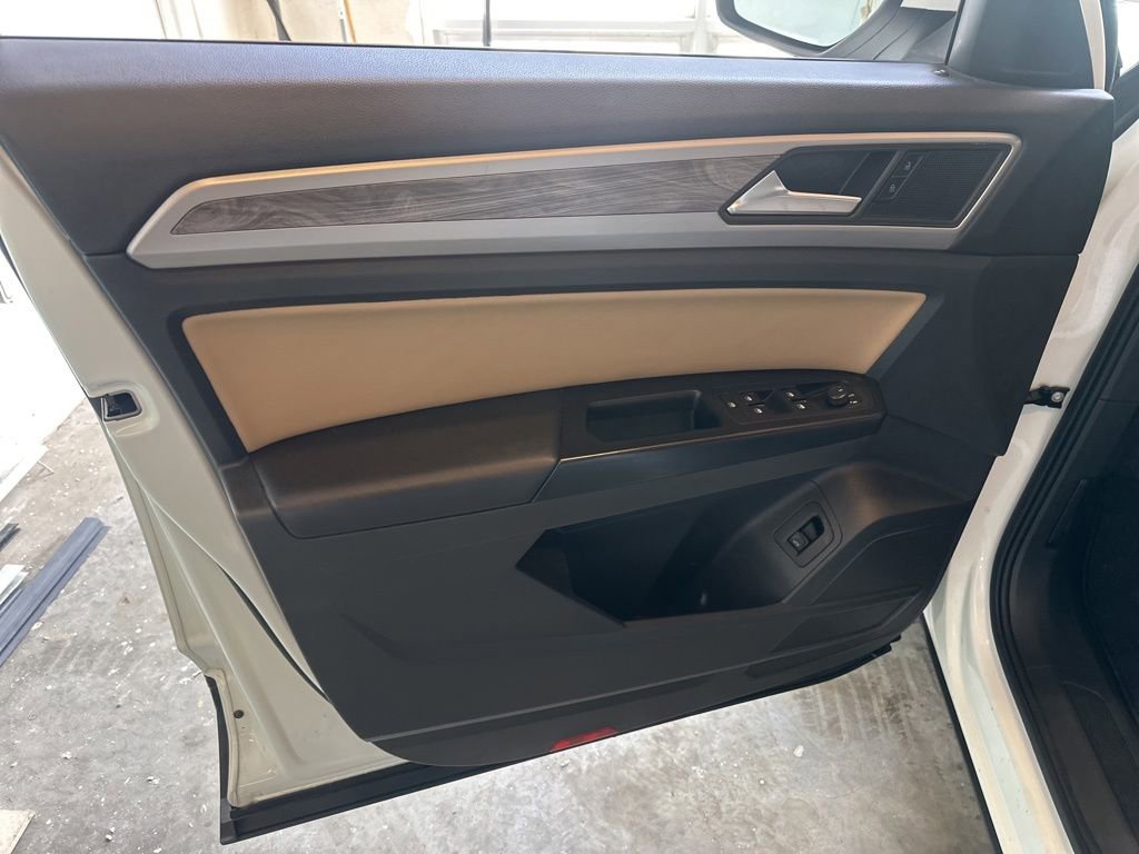 Used 2020 Volkswagen Atlas Cross Sport SE w/ Panoramic Sunroof Package AWD/4WD image 9