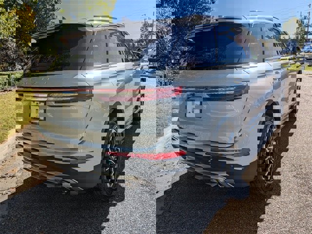 New 2026 Lincoln Corsair Reserve image 3