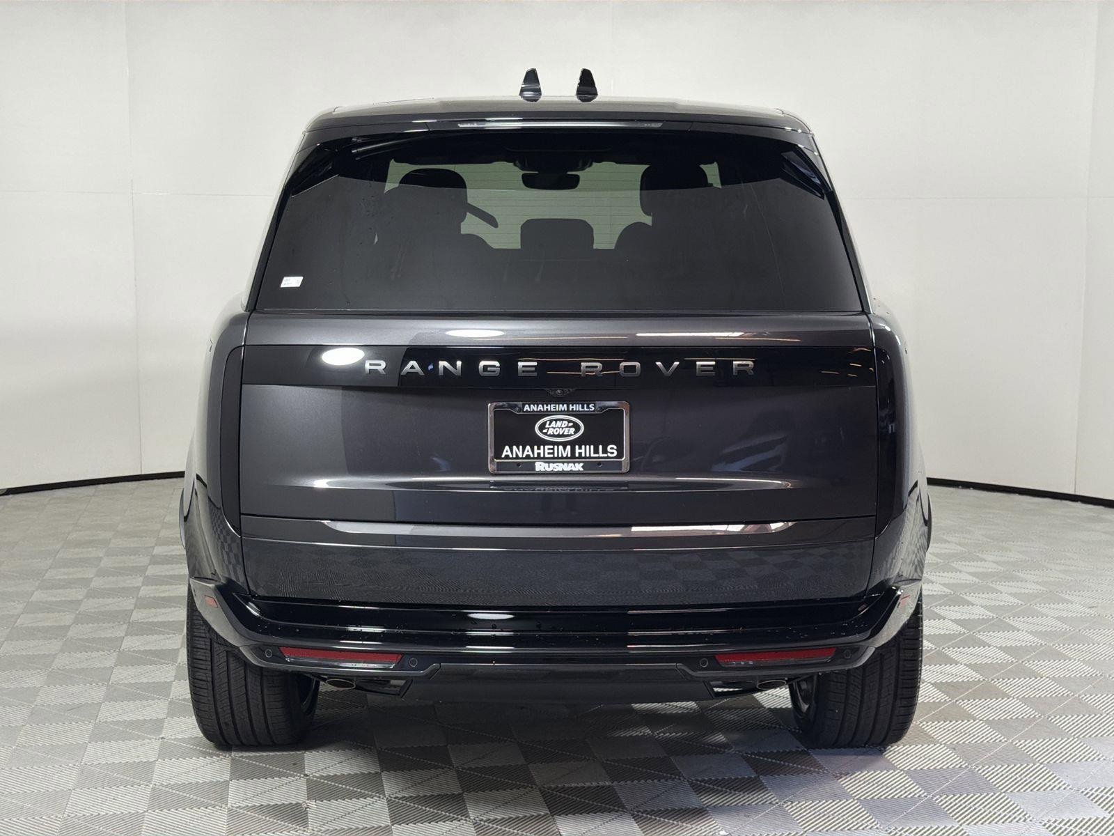 New 2025 Land Rover Range Rover SE image 4