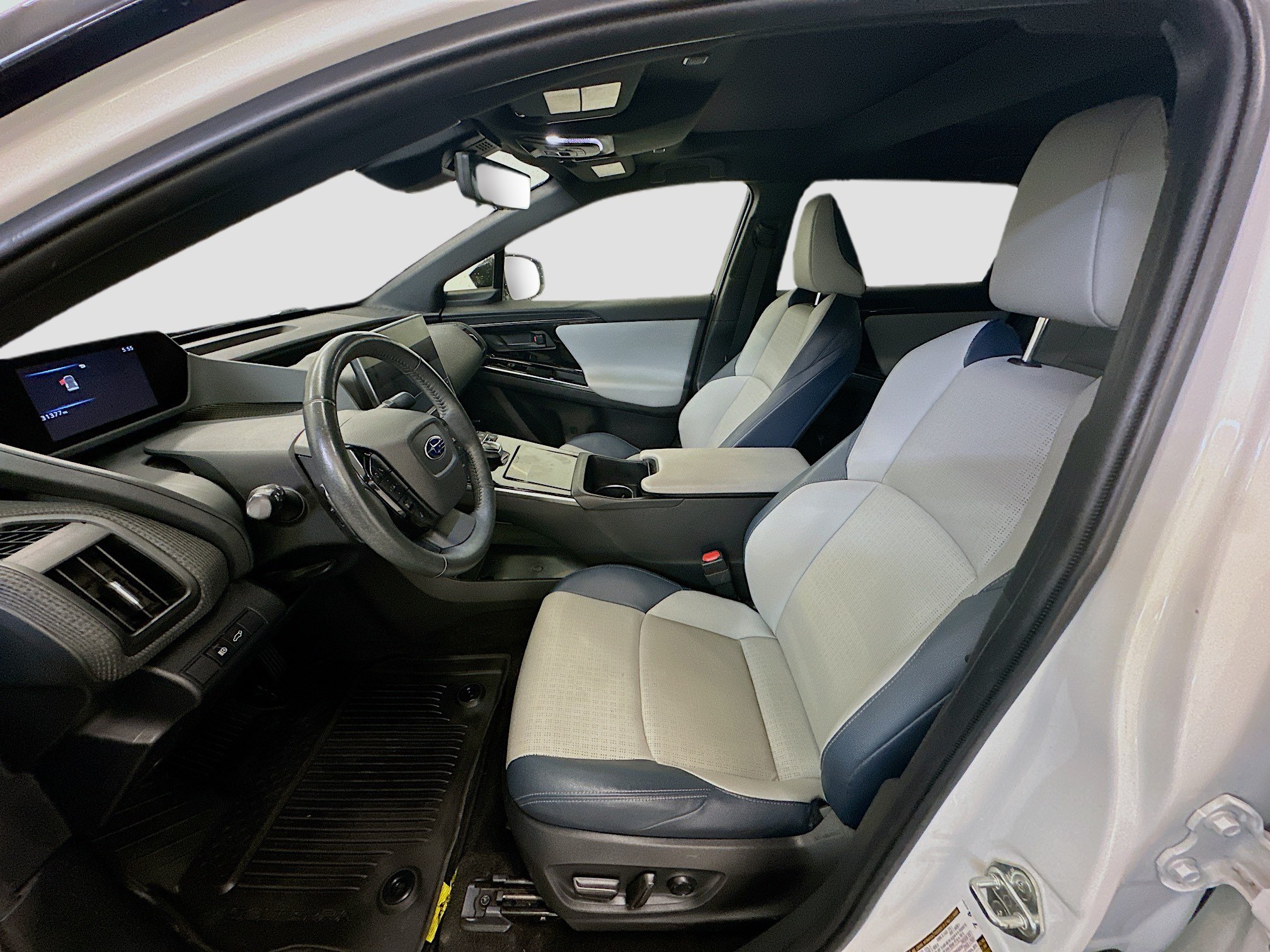 Used 2023 Subaru Solterra AWD image 13