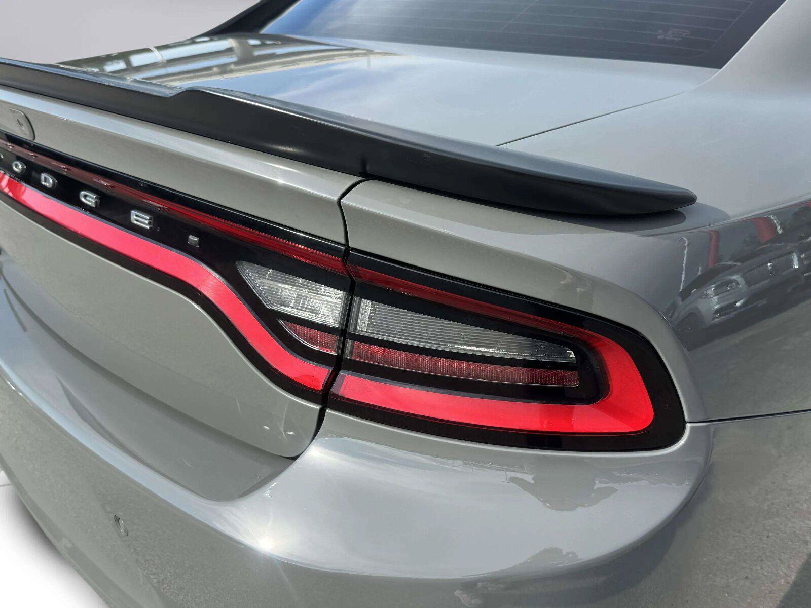 Used 2018 Dodge Charger SXT RWD image 15