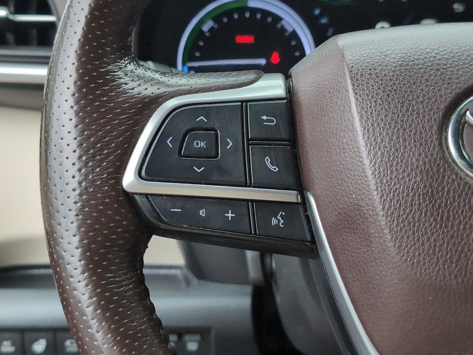 Used 2021 Toyota Sienna Platinum FWD image 26