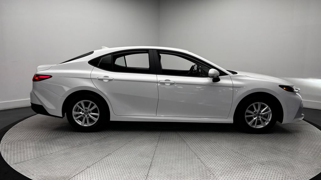 Used 2026 Toyota Camry LE FWD image 31