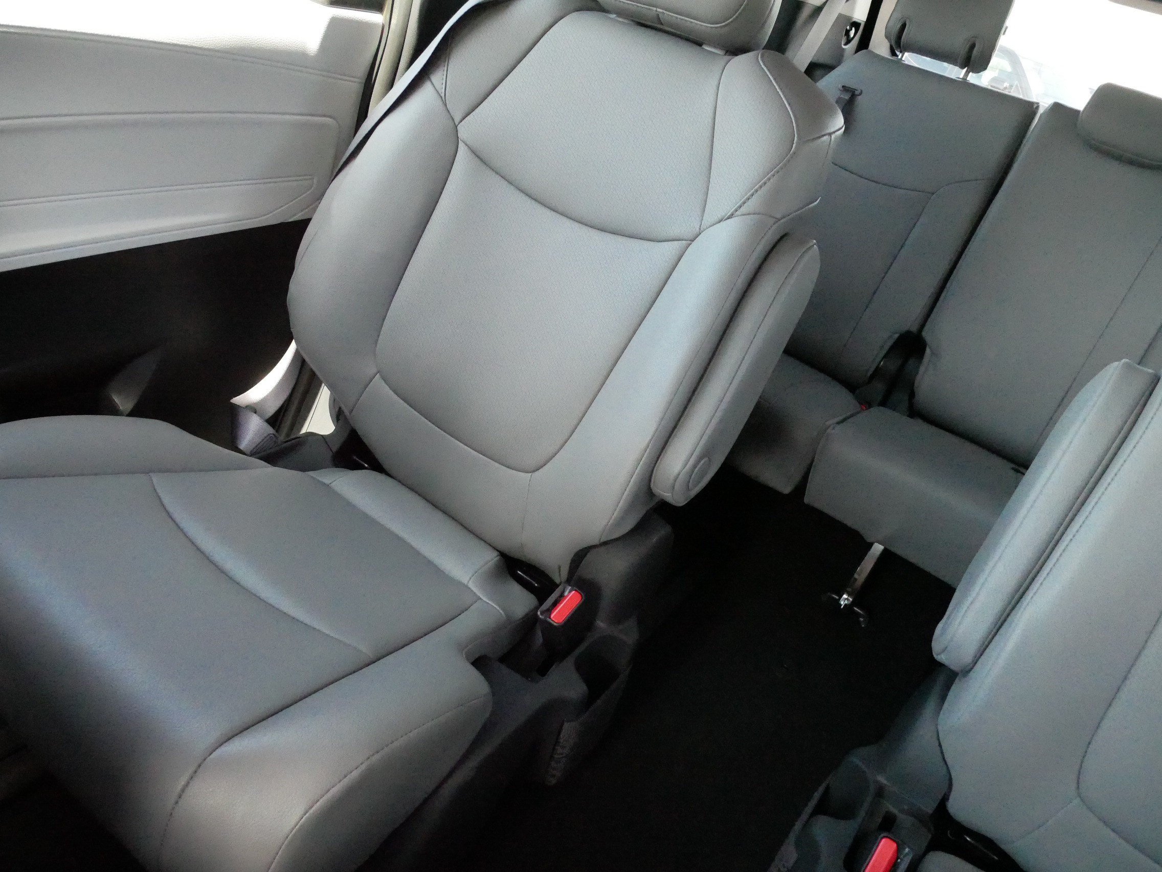 Used 2025 Toyota Sienna XLE w/ XLE Plus Package AWD/4WD image 12