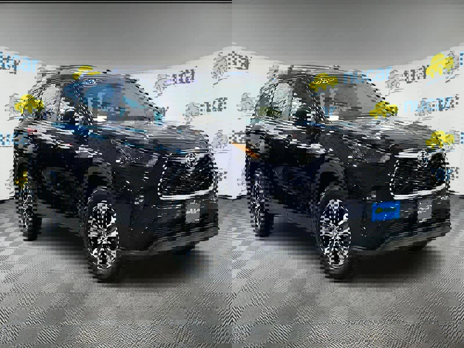 Used 2023 Toyota Highlander XLE image 1