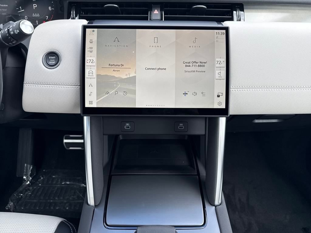 New 2025 Land Rover Discovery Sport Dynamic SE image 23