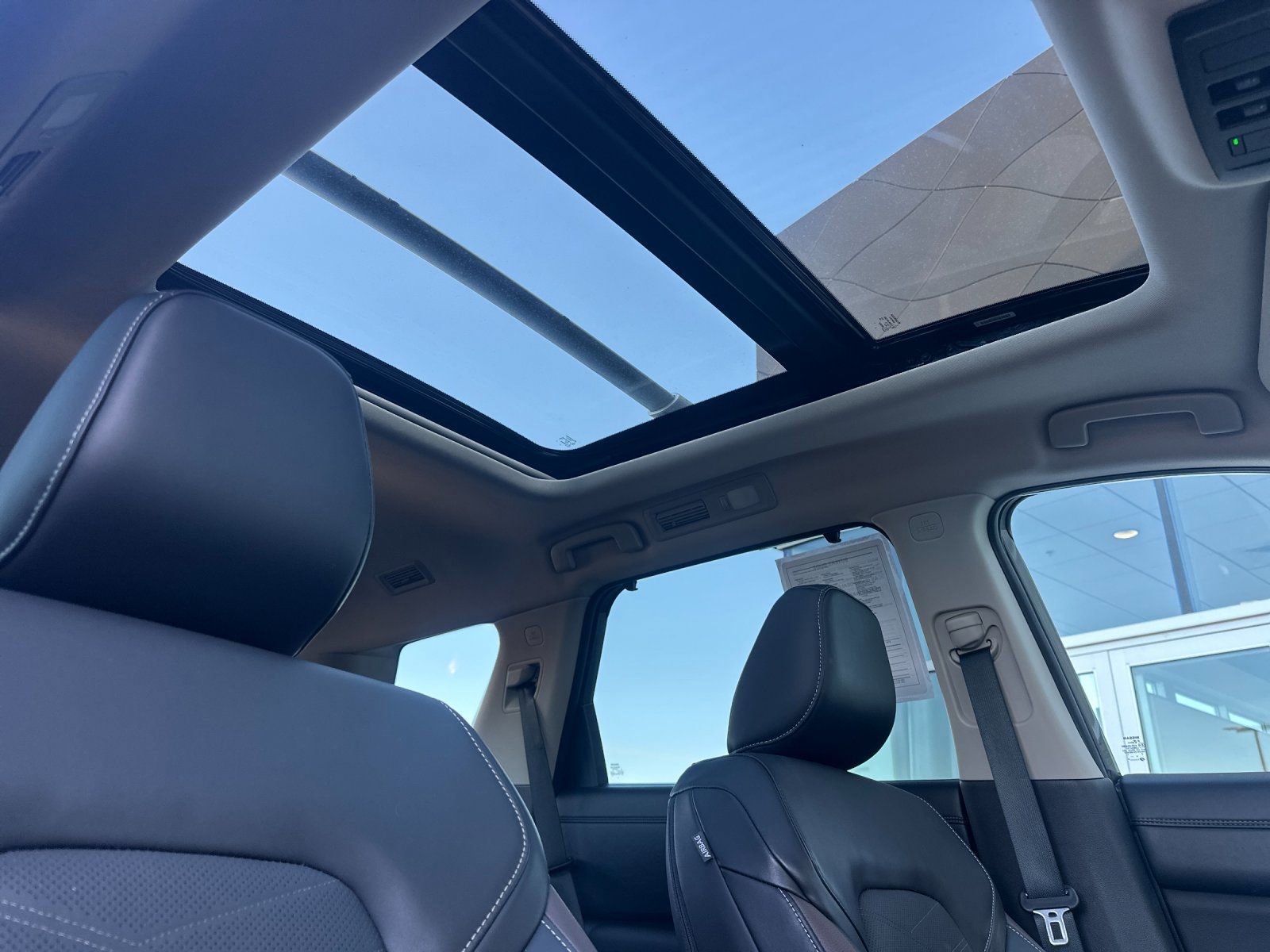 Used 2025 Nissan Pathfinder Platinum image 19