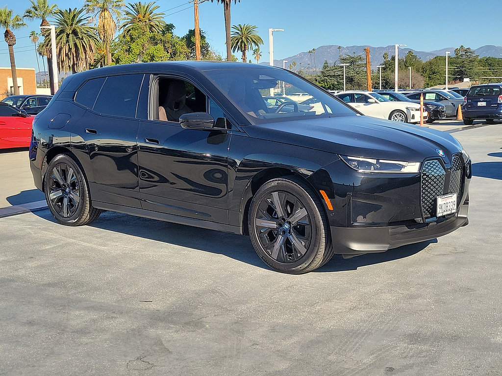 Used 2024 BMW iX xDrive50 w/ Convenience Package AWD/4WD image 4