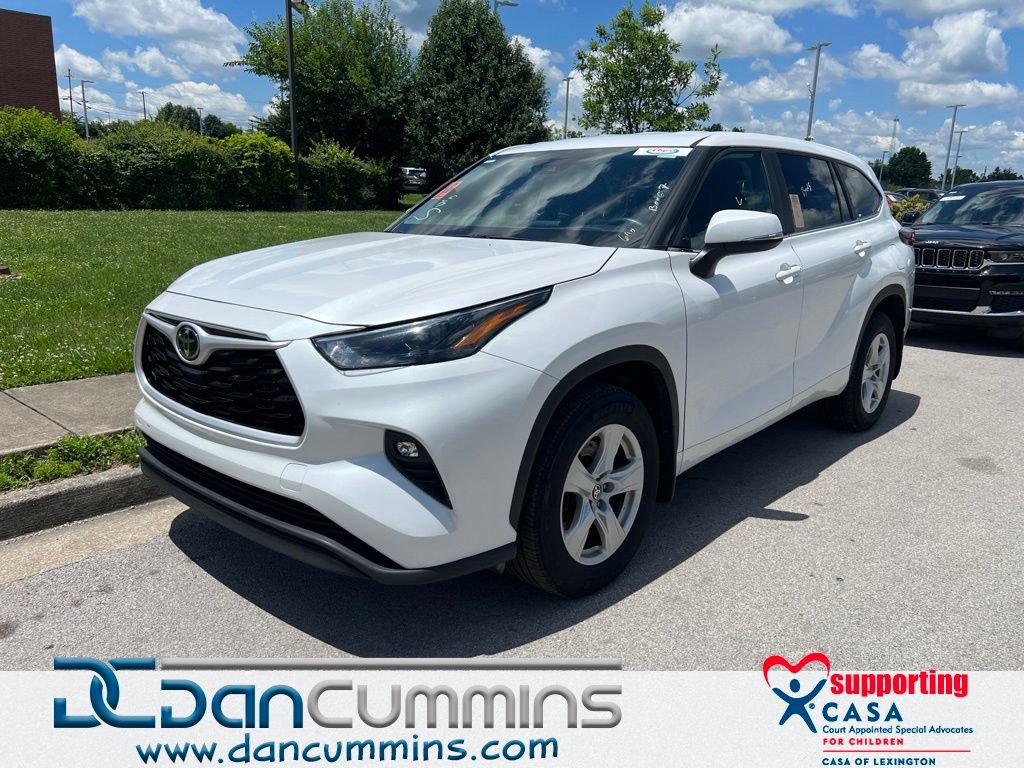 Used 2025 Toyota Highlander LE AWD/4WD image 1