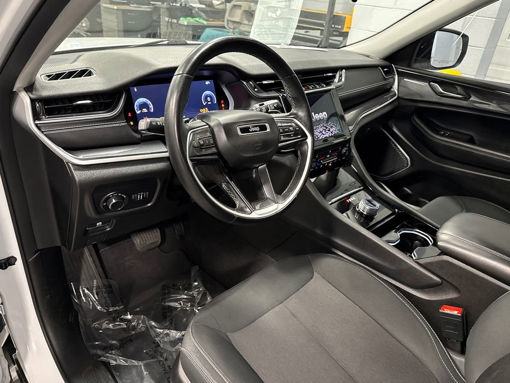 Used 2021 Jeep Grand Cherokee L Laredo w/ Luxury Tech Group I image 5