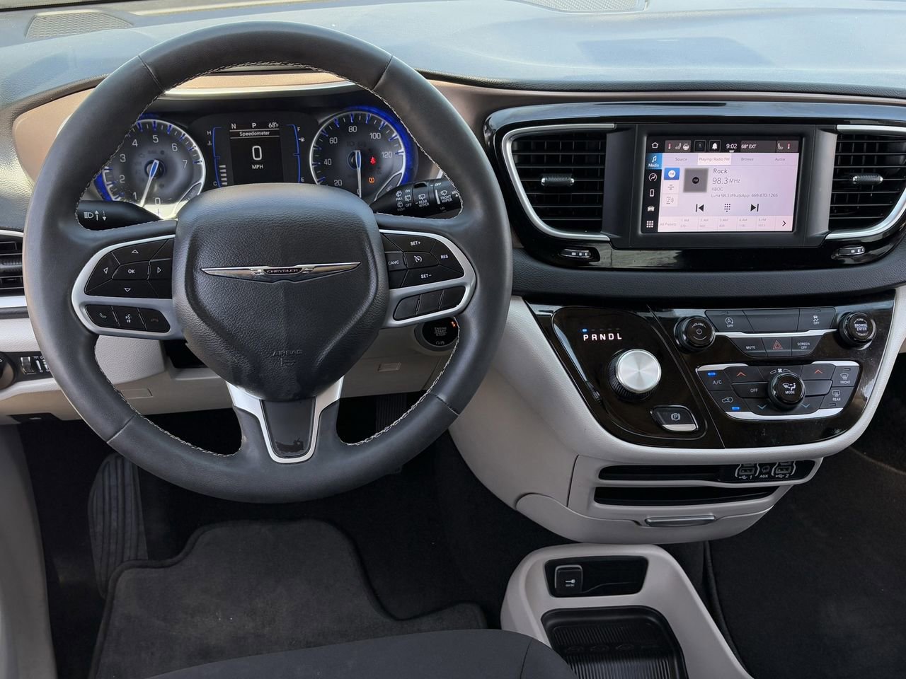 Used 2024 Chrysler Voyager LX image 13