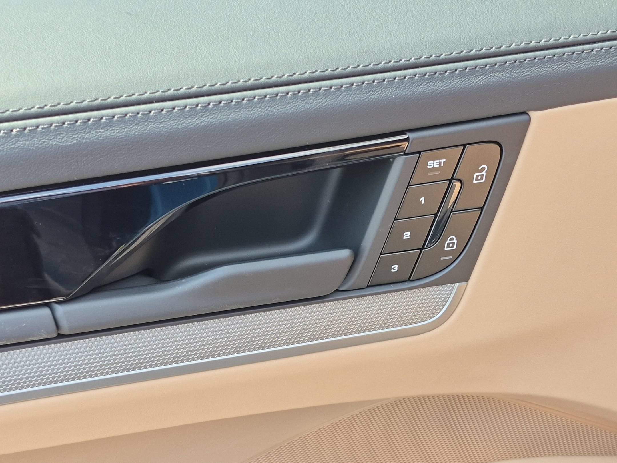 New 2026 Porsche Cayenne E-Hybrid AWD/4WD image 21