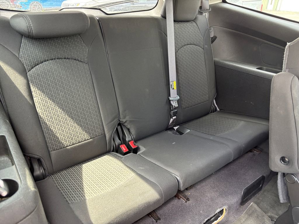 Used 2010 Chevrolet Traverse LT FWD image 32