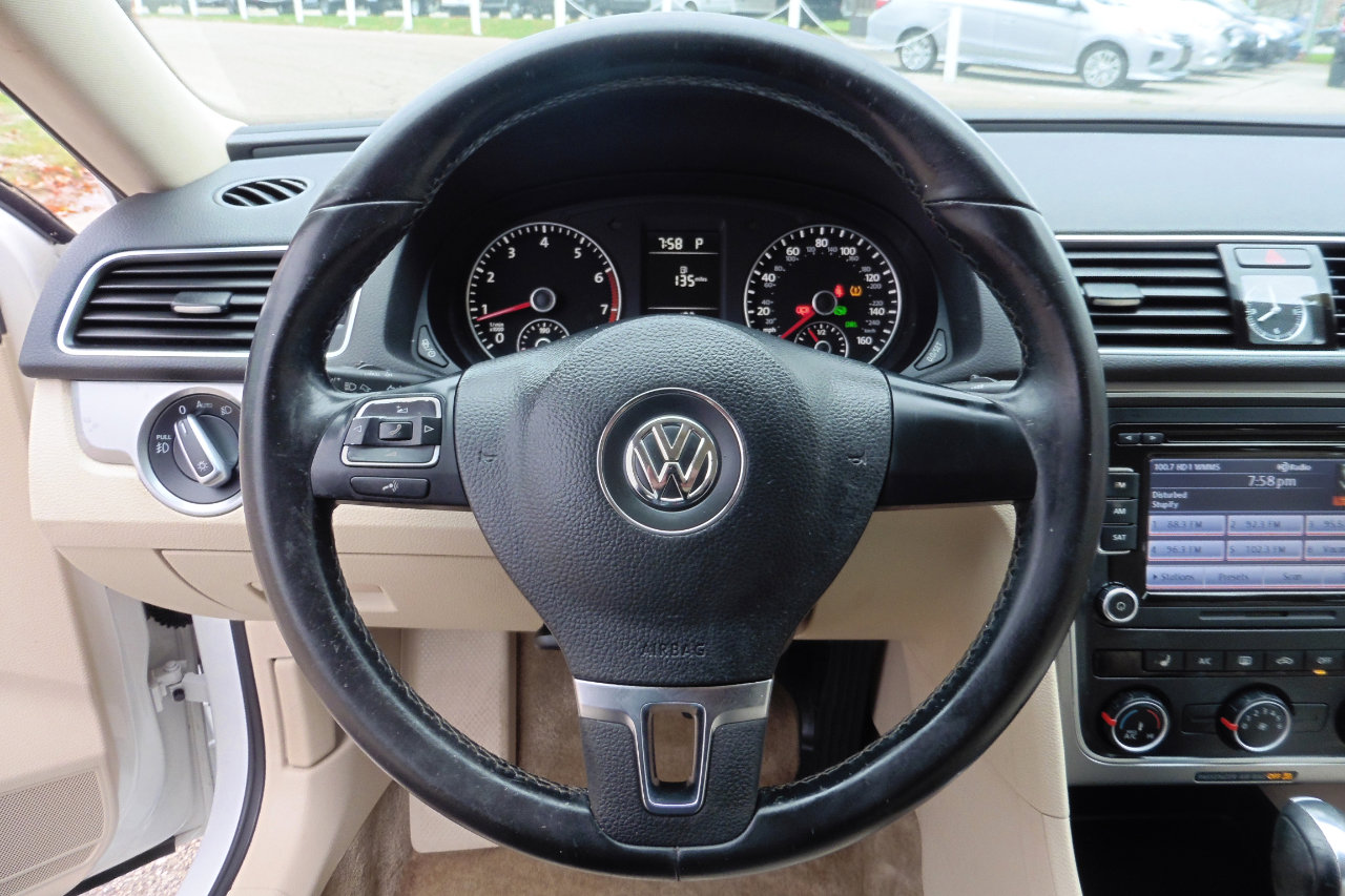 Used 2015 Volkswagen Passat 1.8T Limited Edition image 3