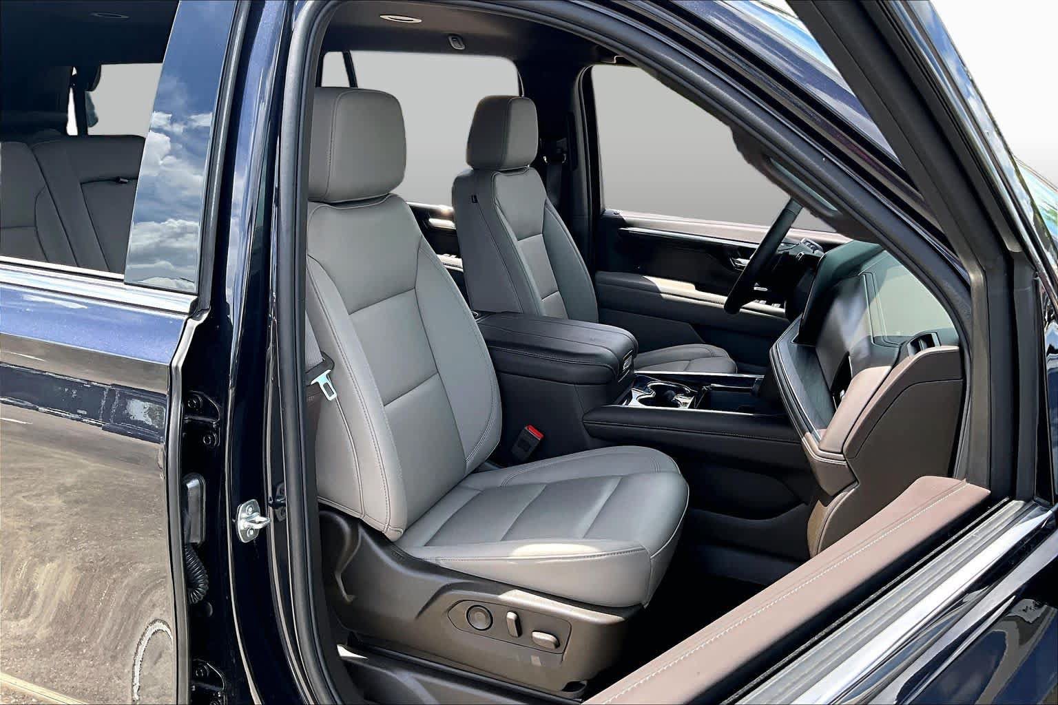 Used 2025 Chevrolet Tahoe LT w/ Comfort Package RWD image 8