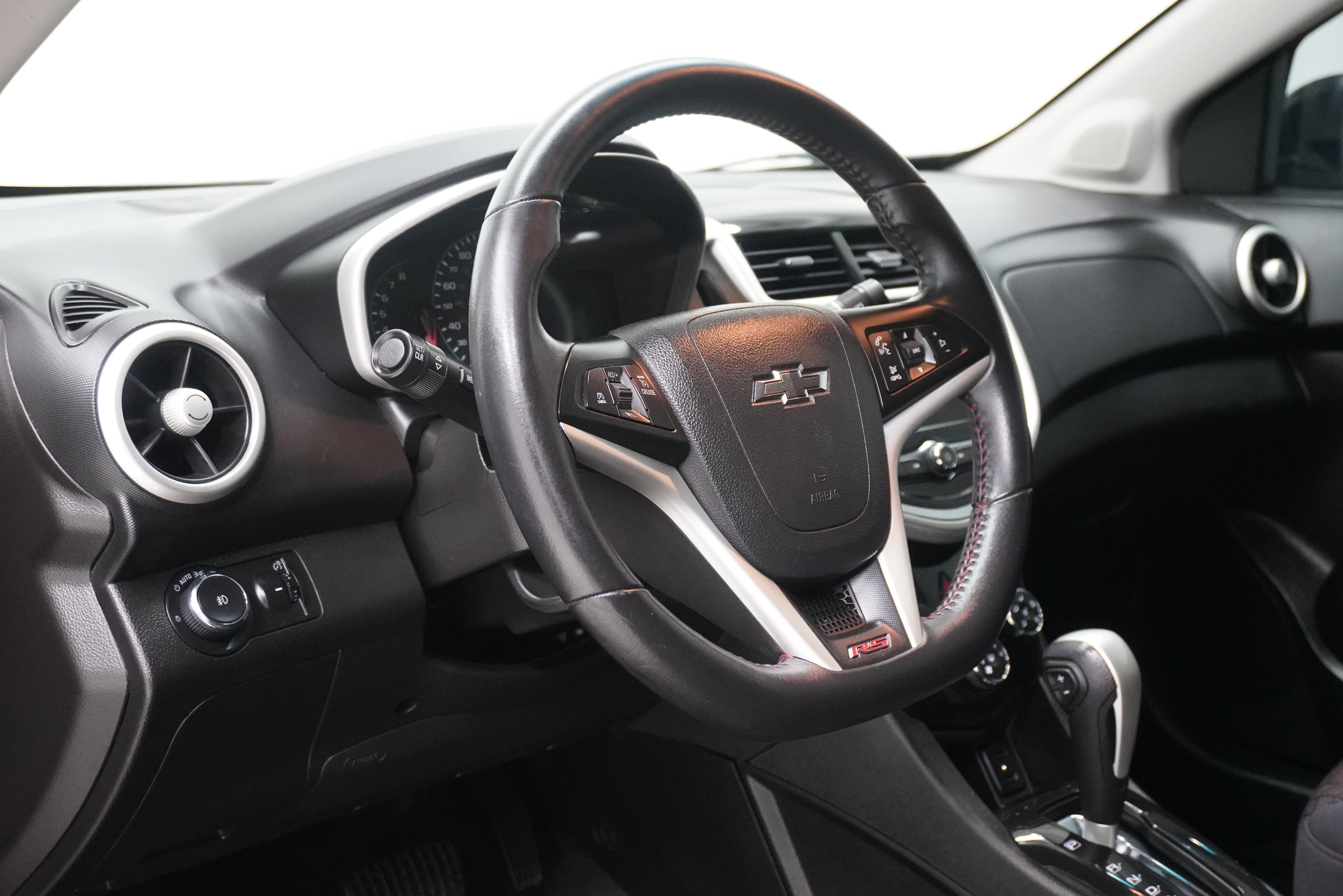 Used 2020 Chevrolet Sonic LT w/ Convenience Package image 9