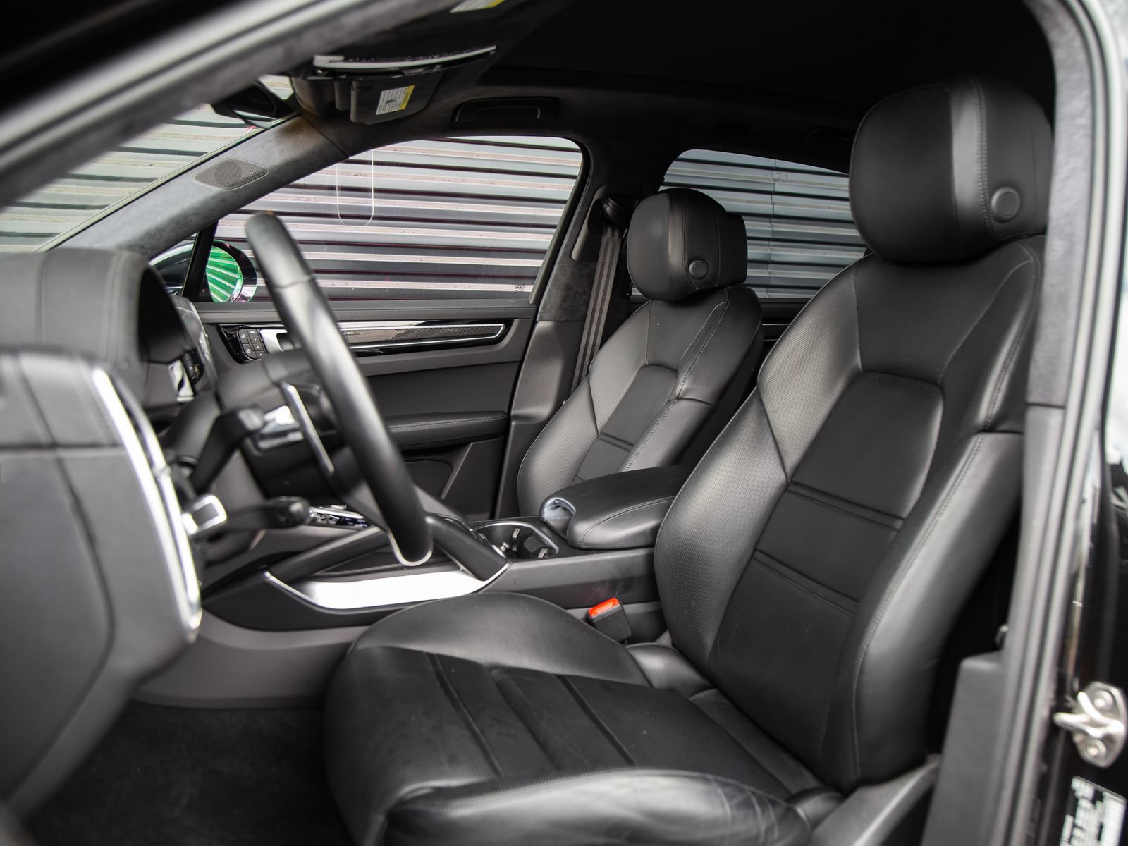 Certified 2023 Porsche Cayenne Turbo AWD/4WD image 5
