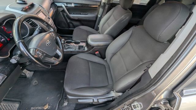 Used 2015 Kia Sorento LX image 17