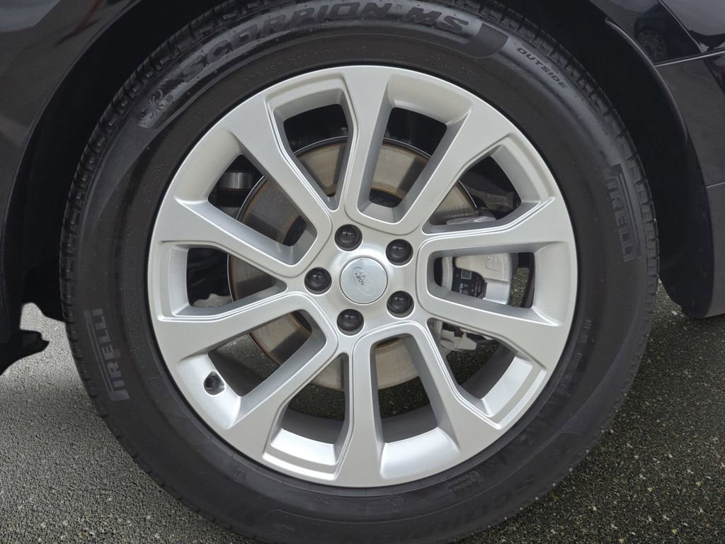 Certified 2025 Land Rover Range Rover Sport AWD/4WD image 35