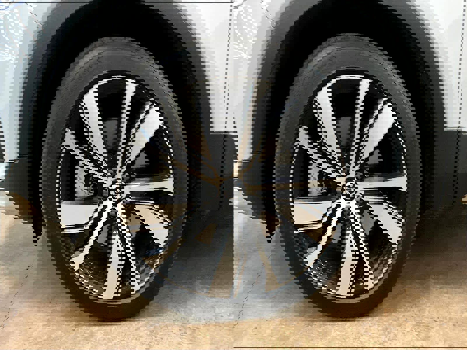 Used 2021 Volvo XC40 P8 Recharge image 11