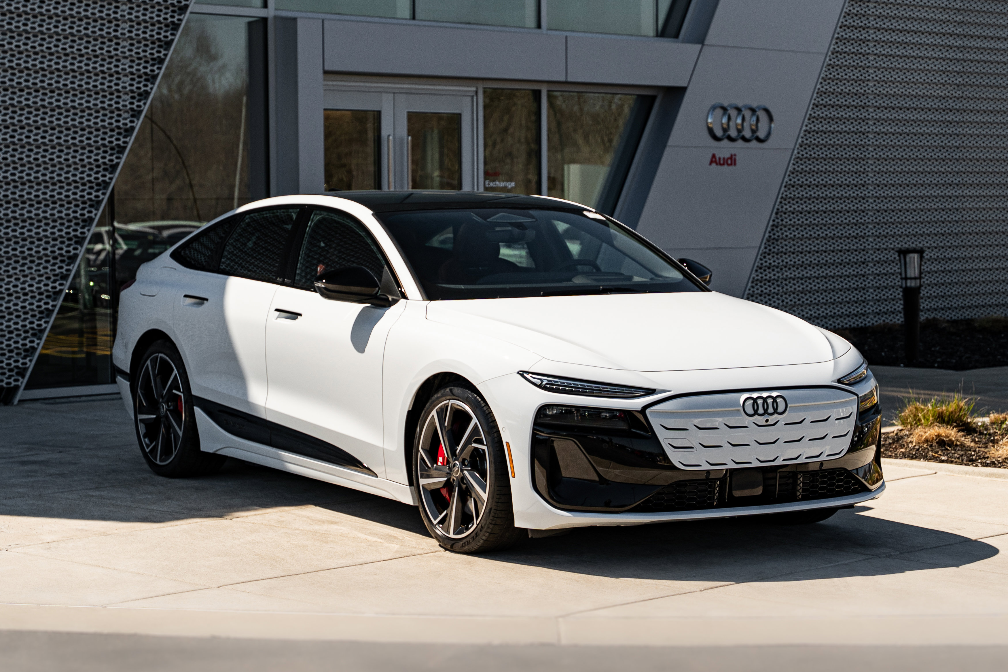 Certified 2025 Audi S6 e-tron Prestige w/ 21" Black Optic Package image 2