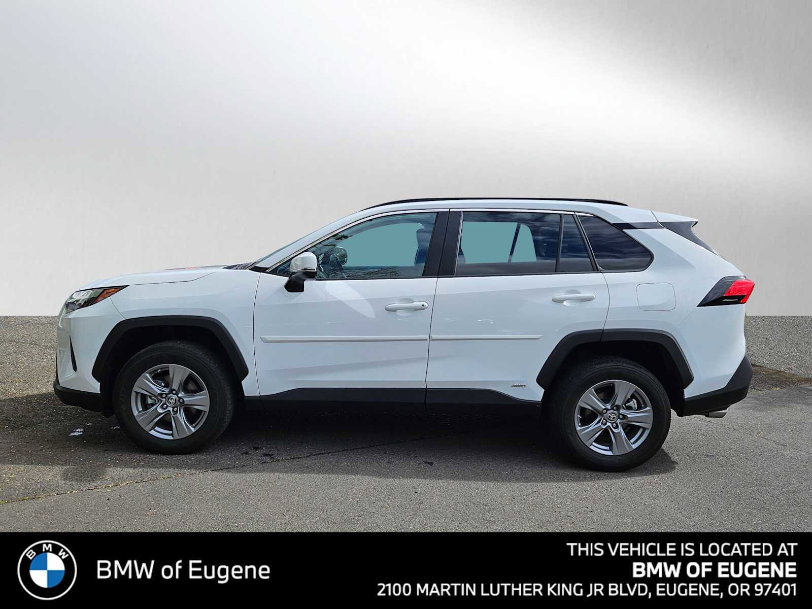 Used 2024 Toyota RAV4 LE AWD/4WD image 6