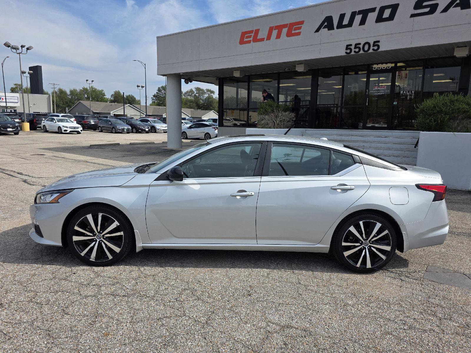 Used 2021 Nissan Altima 2.5 SR w/ SR Premium Package image 8