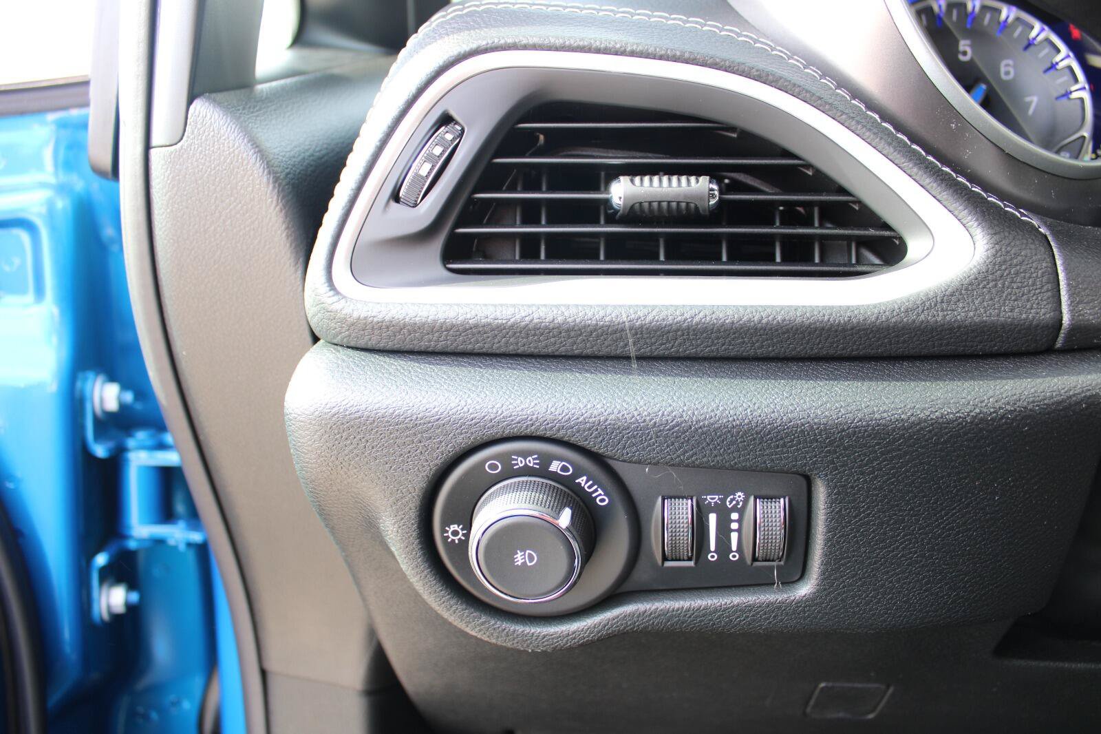 New 2026 Chrysler Pacifica Select w/ S Appearance Package FWD image 13
