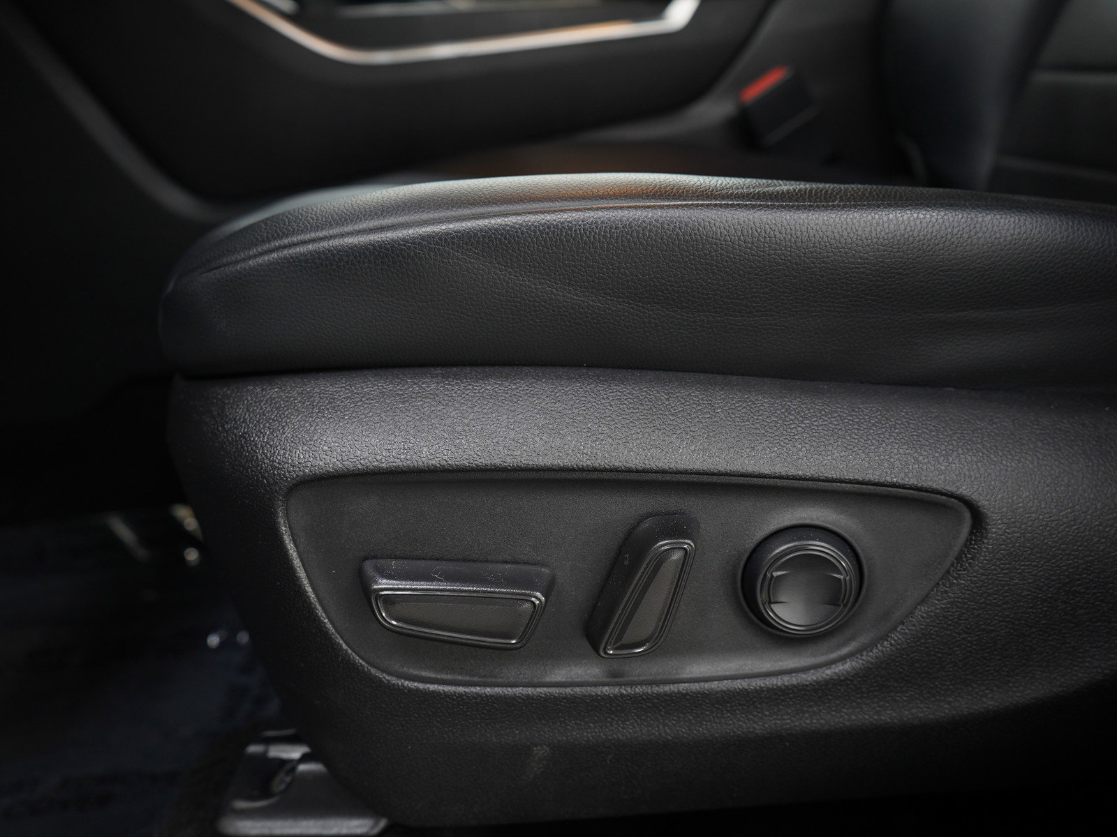 Used 2022 Toyota Highlander XLE image 28