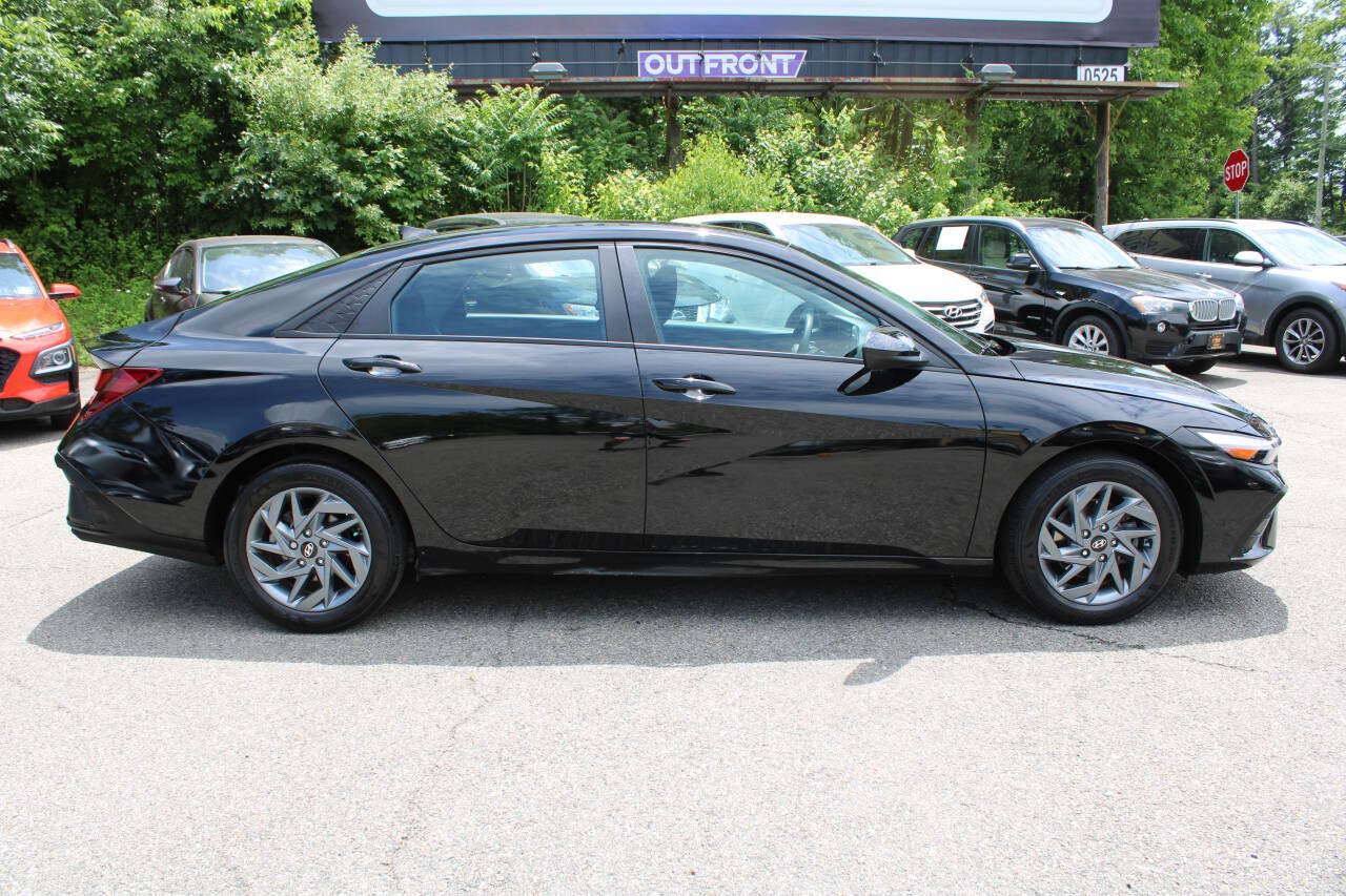 Used 2024 Hyundai Elantra SEL FWD image 6