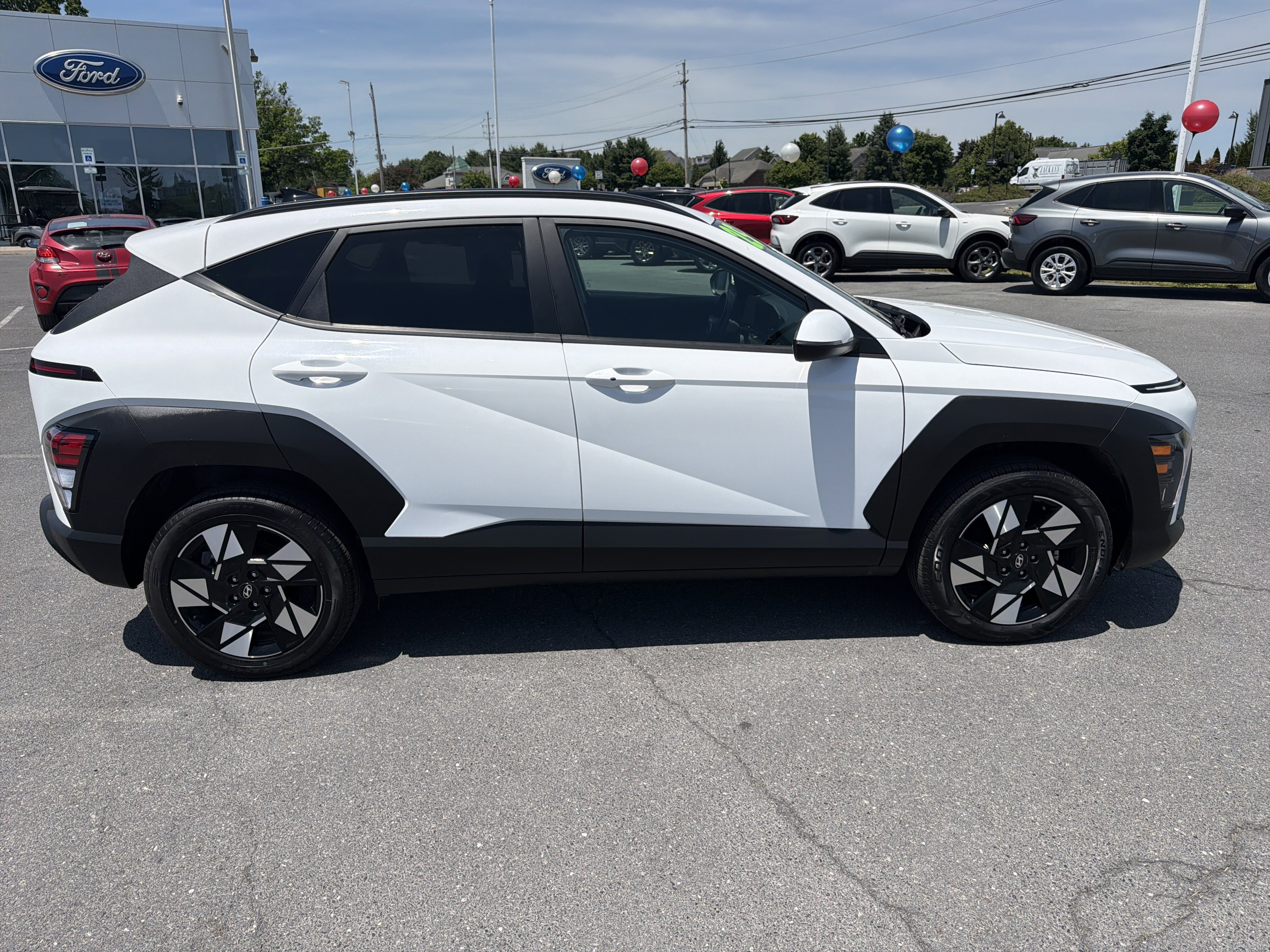 Used 2025 Hyundai Kona SEL AWD/4WD image 2