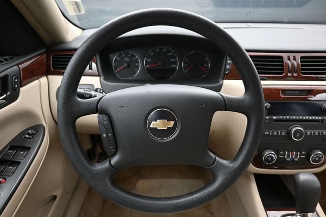 Used 2009 Chevrolet Impala LT FWD image 15