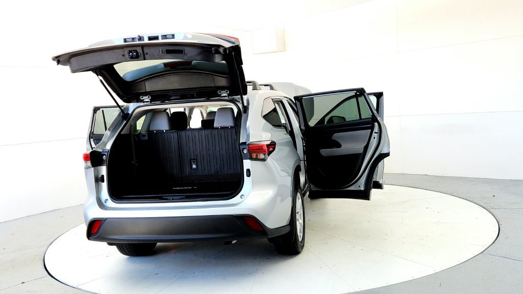 Certified 2020 Toyota Highlander L AWD/4WD image 11